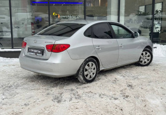 Подержанный автомобиль Hyundai Elantra Sedan 2008 года (8 фото)