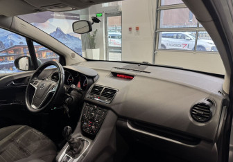 Подержанный автомобиль Opel Meriva 2012 года (10 фото)