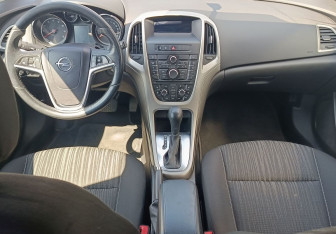 Подержанный автомобиль Opel Astra Hatchback 2012 года (9 фото)