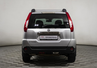 Подержанный автомобиль Nissan X-Trail 2011 года (6 фото)