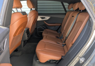 Подержанный автомобиль Audi Q8 2021 года (12 фото)