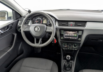 Подержанный автомобиль Skoda Rapid Liftback 2019 года (25 фото)