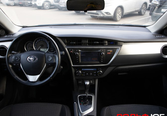 Подержанный автомобиль Toyota Auris Hatchback 2014 года (11 фото)