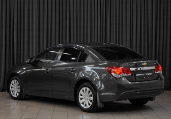 Подержанный автомобиль Chevrolet Cruze Sedan 2014 года (7 фото)