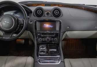 Подержанный автомобиль Jaguar XJ 2014 года (14 фото)