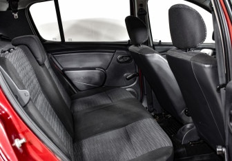 Подержанный автомобиль Renault Sandero 2010 года (14 фото)