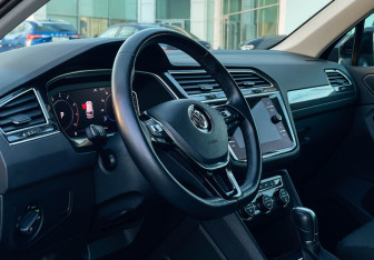 Подержанный автомобиль Volkswagen Tiguan 2019 года (13 фото)