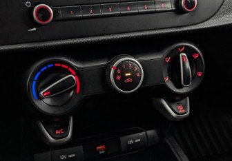 Подержанный автомобиль Kia Rio Hatchback 2021 года (21 фото)