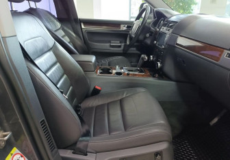 Подержанный автомобиль Volkswagen Touareg 2007 года (18 фото)