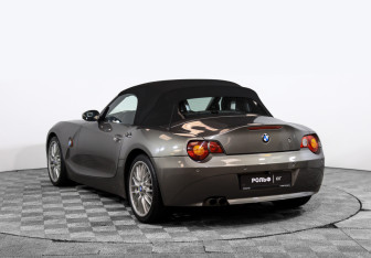 Подержанный автомобиль BMW Z4 Roadster 2004 года (15 фото)