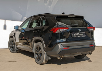 Подержанный автомобиль Toyota RAV4 2022 года (16 фото)
