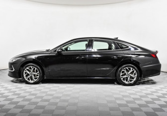 Подержанный автомобиль Hyundai Sonata 2021 года (8 фото)