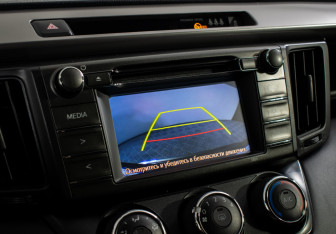 Подержанный автомобиль Toyota RAV4 2016 года (14 фото)