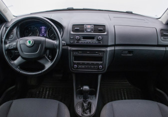 Подержанный автомобиль Skoda Fabia Hatchback 2012 года (13 фото)