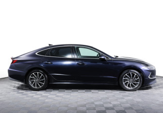 Подержанный автомобиль Hyundai Sonata 2020 года (4 фото)