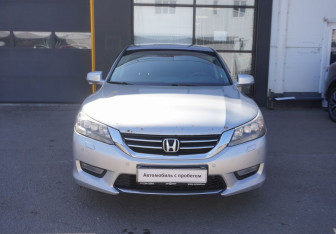 Подержанный автомобиль Honda Accord Sedan 2013 года (2 фото)
