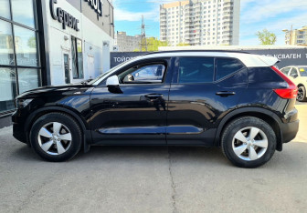 Подержанный автомобиль Volvo XC40 2020 года (4 фото)