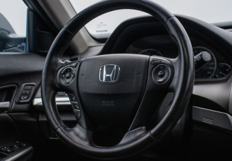 Подержанный автомобиль Honda Crosstour 2014 года (15 фото)