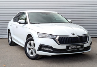 Подержанный автомобиль Skoda Octavia Liftback 2021 года (3 фото)