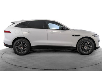Подержанный автомобиль Jaguar F-Pace 2017 года (4 фото)