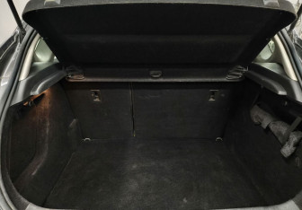 Подержанный автомобиль Opel Astra Hatchback 2011 года (9 фото)