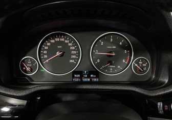 Подержанный автомобиль BMW X3 2017 года (12 фото)