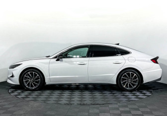 Подержанный автомобиль Hyundai Sonata 2020 года (8 фото)