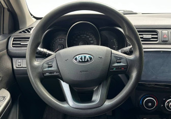 Подержанный автомобиль Kia Rio Sedan 2013 года (12 фото)