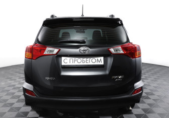 Подержанный автомобиль Toyota RAV4 2015 года (6 фото)