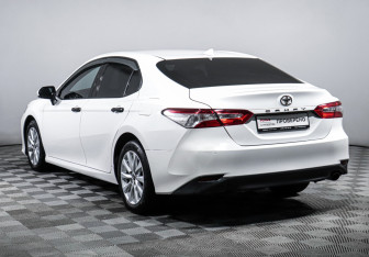 Подержанный автомобиль Toyota Camry Sedan 2019 года (7 фото)