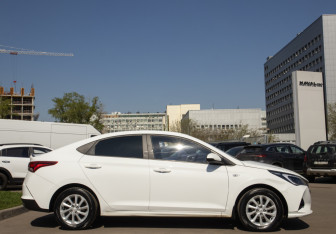 Подержанный автомобиль Hyundai Solaris Sedan 2021 года (3 фото)