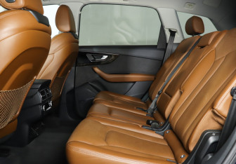 Подержанный автомобиль Audi Q7 2016 года (10 фото)