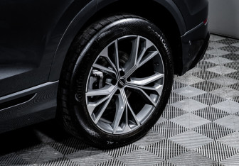 Подержанный автомобиль Audi Q8 2024 года (15 фото)