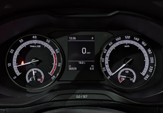Подержанный автомобиль Skoda Karoq 2020 года (16 фото)