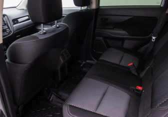 Подержанный автомобиль Mitsubishi Outlander 2019 года (11 фото)