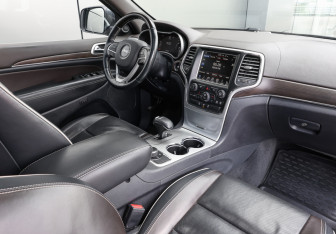 Подержанный автомобиль Jeep Grand Cherokee 2014 года (10 фото)