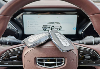 Подержанный автомобиль Geely Monjaro 2023 года (21 фото)