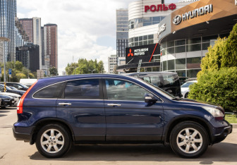 Подержанный автомобиль Honda CR-V 2008 года (3 фото)