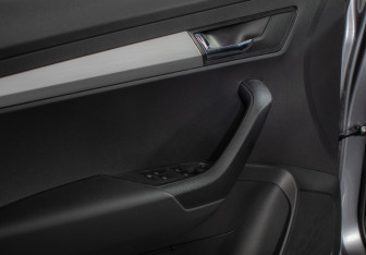 Подержанный автомобиль Skoda Karoq 2021 года (13 фото)