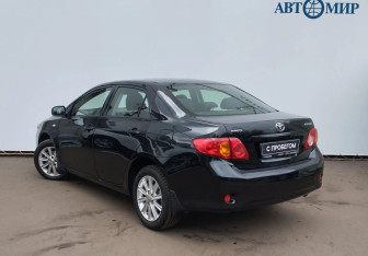 Подержанный автомобиль Toyota Corolla Sedan 2007 года (7 фото)