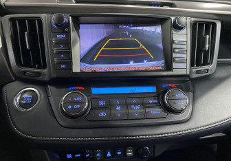 Подержанный автомобиль Toyota RAV4 2018 года (14 фото)