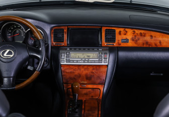 Подержанный автомобиль Lexus SC Convertible 2002 года (13 фото)