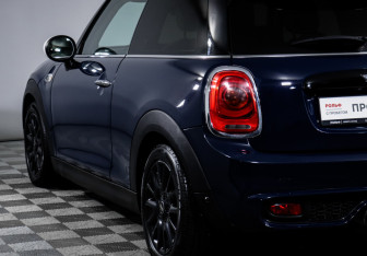 Подержанный автомобиль MINI Hatch 2017 года (18 фото)