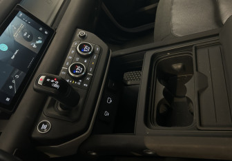 Подержанный автомобиль Land Rover Defender Suv 2021 года (15 фото)