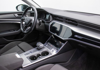 Подержанный автомобиль Audi A6 Sedan 2023 года (10 фото)