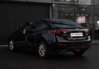 Подержанный автомобиль Mazda 3 Sedan 2014 года (7 фото)