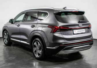 Подержанный автомобиль Hyundai Santa Fe 2022 года (7 фото)