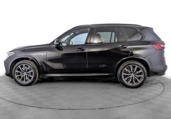 Подержанный автомобиль BMW X5 2020 года (8 фото)