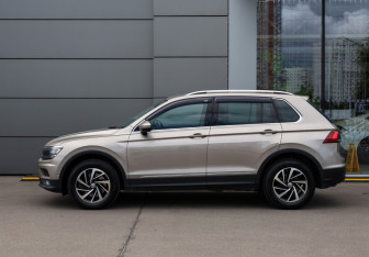 Подержанный автомобиль Volkswagen Tiguan 2018 года (8 фото)