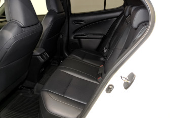 Подержанный автомобиль Lexus UX 2018 года (12 фото)